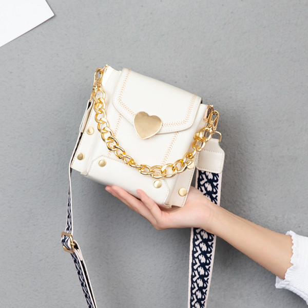 Uue mudeli ökonahast tekstiilist sanga ja metallelementidega naistekott