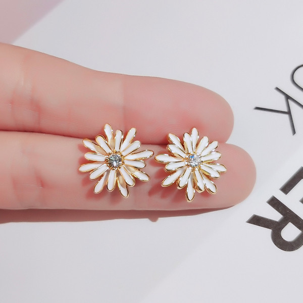 Mindennapi fülbevaló virág formájú