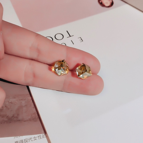 Modern női fülbevaló kocka alakú