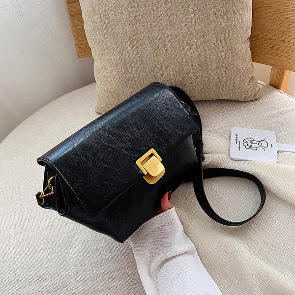 Kaasaegne naiste õlakoti puhas mudel