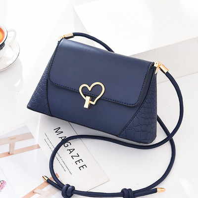 Sieviešu soma no eko ādas ar garu rokturi un metāla sirdi