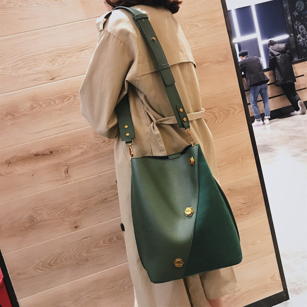 Sieviešu topsomas plats modelis ar garu rokturi