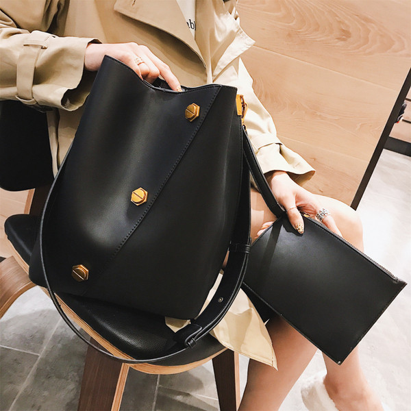 Sieviešu topsomas plats modelis ar garu rokturi