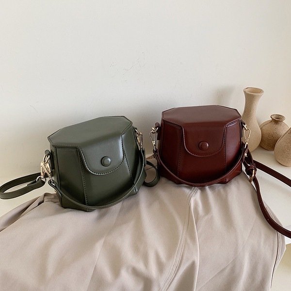 Öko bőrből készült női hétköznapi táska kerek formában