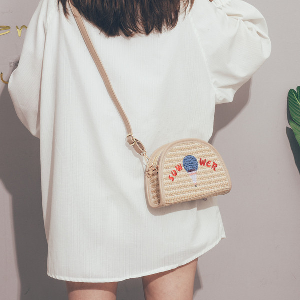 Maza sieviešu soma ar garu rokturi un izšuvumu