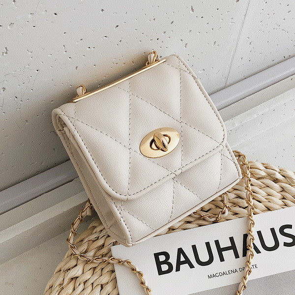 Eko bőrből készült kis női táska, hosszú fém fogantyúval