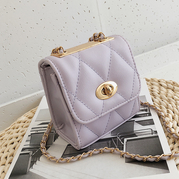 Eko bőrből készült kis női táska, hosszú fém fogantyúval