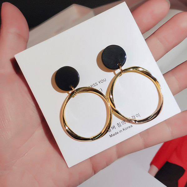 Apaļi sieviešu zelta auskari