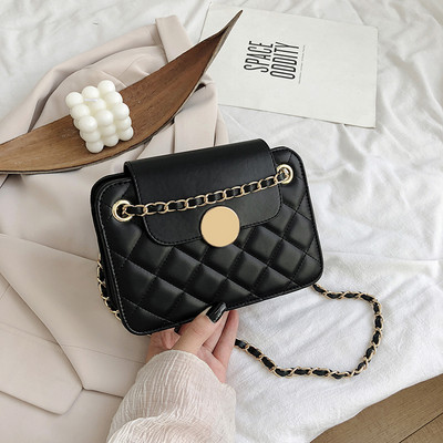 Modern női ökobőr táska fém elemekkel