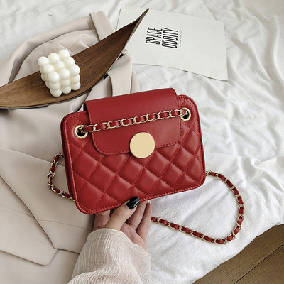 Modern női ökobőr táska fém elemekkel