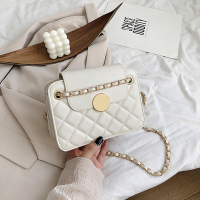 Modern női ökobőr táska fém elemekkel