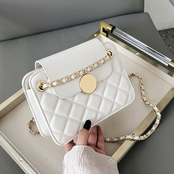 Modern női ökobőr táska fém elemekkel