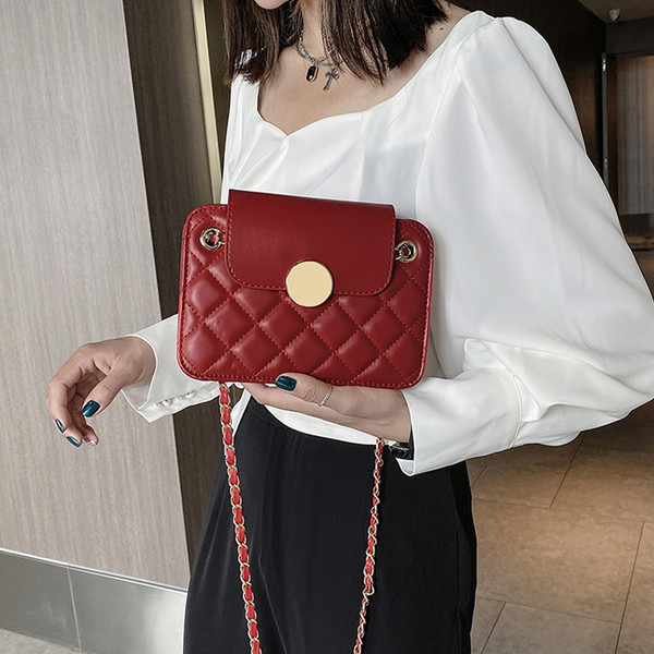 Modern női ökobőr táska fém elemekkel