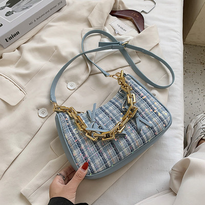 Stílusos női táska hosszú füllel és flitterekkel