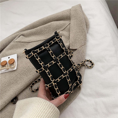 Aktuális női kistáska eko bőrből, fém elemekkel