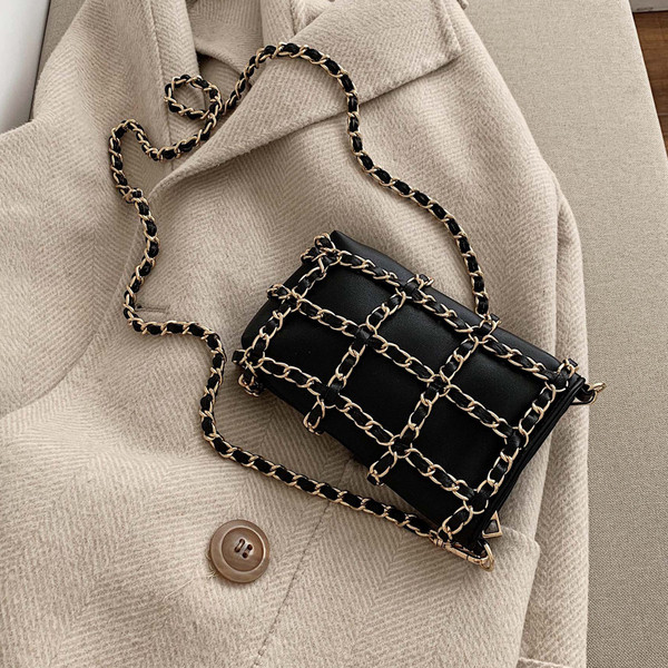 Aktuális női kistáska eko bőrből, fém elemekkel