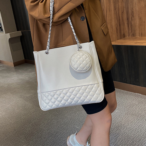 Ikdienas liela eko-ādas soma ar ķēdes tipa rokturiem