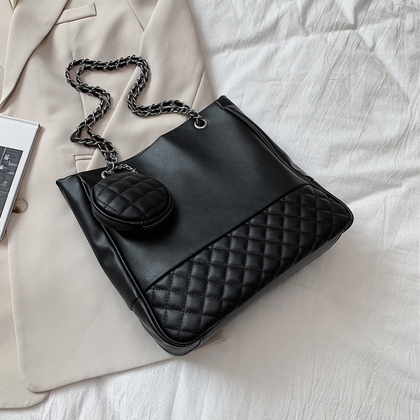 Ikdienas liela eko-ādas soma ar ķēdes tipa rokturiem