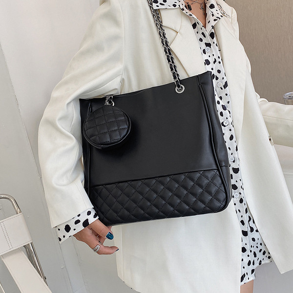 Ikdienas liela eko-ādas soma ar ķēdes tipa rokturiem