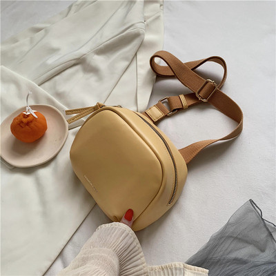 Sieviešu ādas soma ar regulējamu rokturi