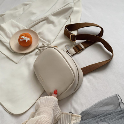 Sieviešu ādas soma ar regulējamu rokturi