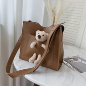 Női bőr válltáska plüssmacival, két modellben