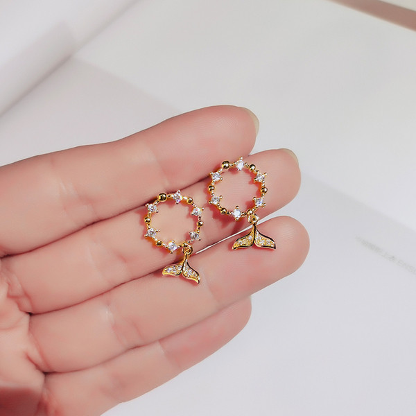 Apaļi sieviešu auskari ar astes kulonu