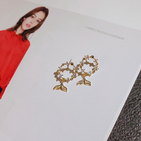 Apaļi sieviešu auskari ar astes kulonu