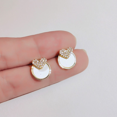 Apaļi sieviešu auskari ar sirds elementu