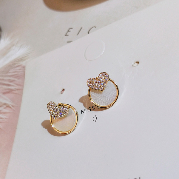 Apaļi sieviešu auskari ar sirds elementu