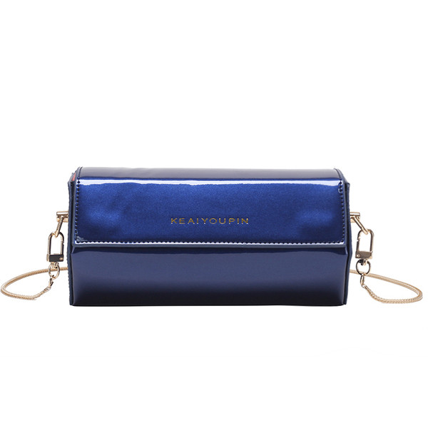 Κομψή γυναικεία τσάντα από οικολογικό δέρμα σε στρογγυλό σχήμα για τον ώμο