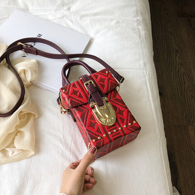 Sieviešu moderna soma no eko ādas ar īsu rokturi