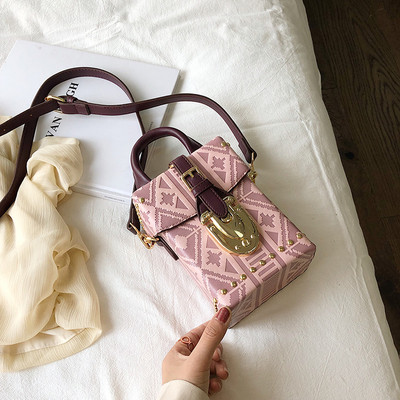 Sieviešu moderna soma no eko ādas ar īsu rokturi