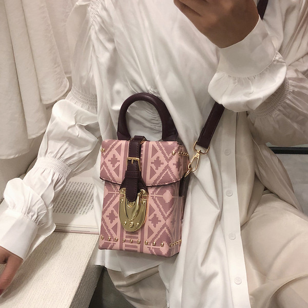 Sieviešu moderna soma no eko ādas ar īsu rokturi