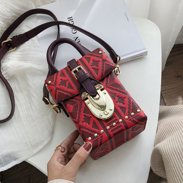 Sieviešu moderna soma no eko ādas ar īsu rokturi