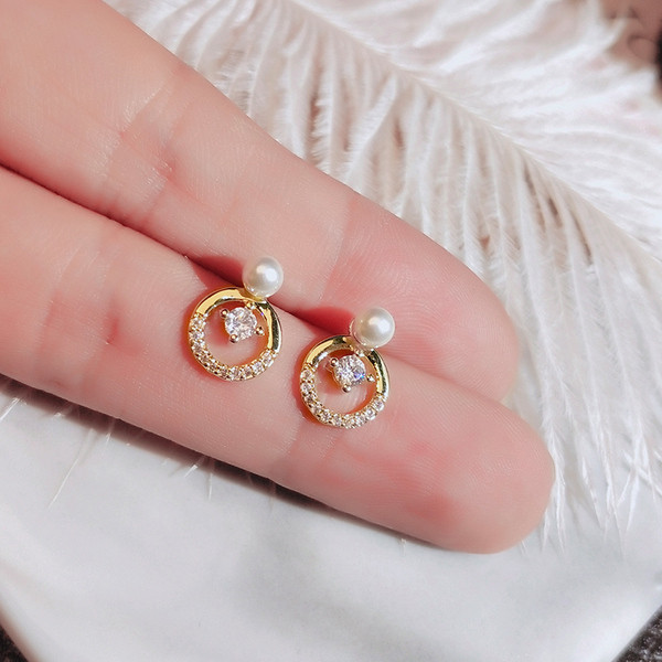 Apaļi sieviešu auskari ar akmeņiem un pērlēm