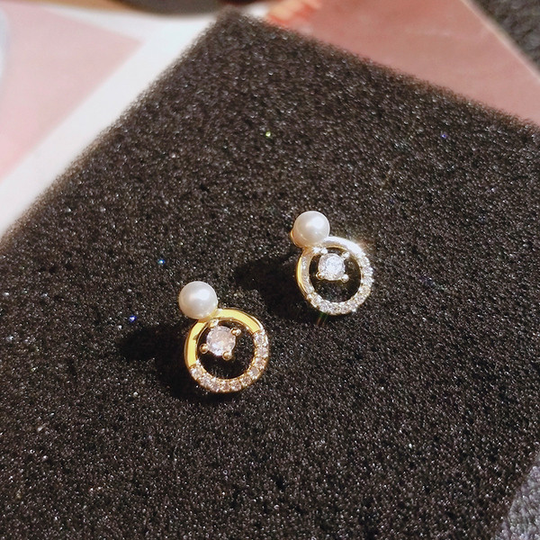 Apaļi sieviešu auskari ar akmeņiem un pērlēm