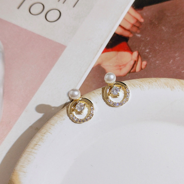 Apaļi sieviešu auskari ar akmeņiem un pērlēm