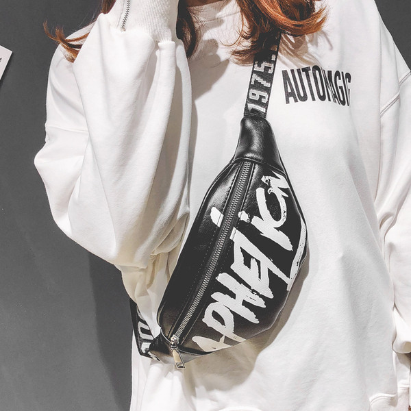 Sieviešu moderna eko ādas plecu soma ar uzrakstu