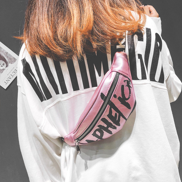 Sieviešu moderna eko ādas plecu soma ar uzrakstu