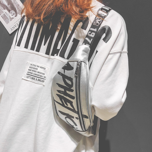 Sieviešu moderna eko ādas plecu soma ar uzrakstu