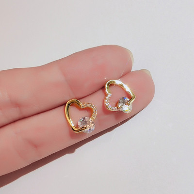 Moodsad naiste kividega südamekujulised kõrvarõngad