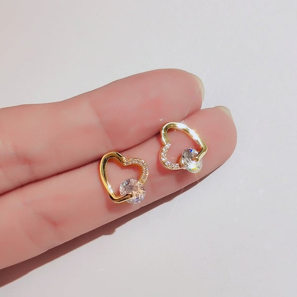 Moodsad naiste kividega südamekujulised kõrvarõngad