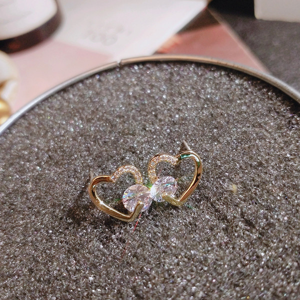 Moodsad naiste kividega südamekujulised kõrvarõngad