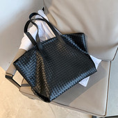 Liela ādas sieviešu plecu soma