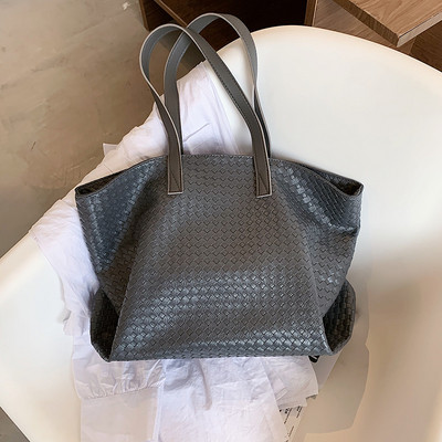 Liela ādas sieviešu plecu soma