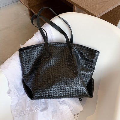 Liela ādas sieviešu plecu soma