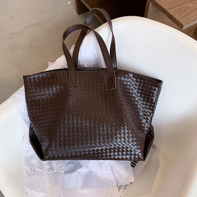 Liela ādas sieviešu plecu soma