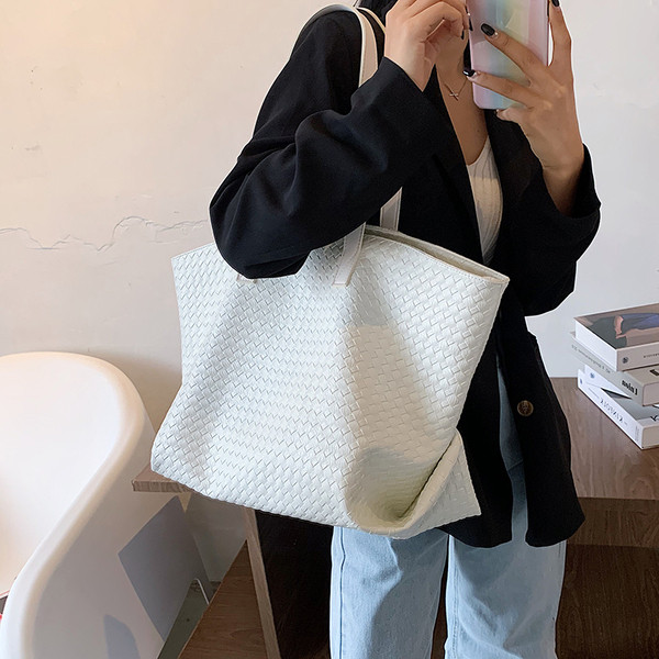 Liela ādas sieviešu plecu soma