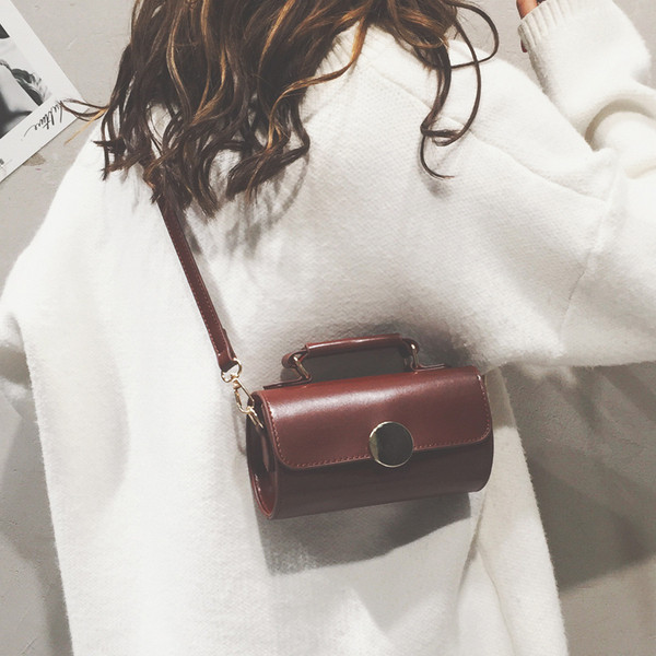 Sieviešu moderna maza soma apaļā formā ar īsu rokturi